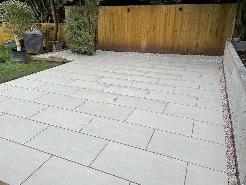 Porcelain has become more and more popular in recent years and it’s clear to see why. It works perfectly with modernand contemporary gardens, the benefits include:
Exceptional DurabilityDiverse range of stylesLow MaintenanceSlip resistanceResistance to fadingIndoors &amp; Outdoors&nbsp;